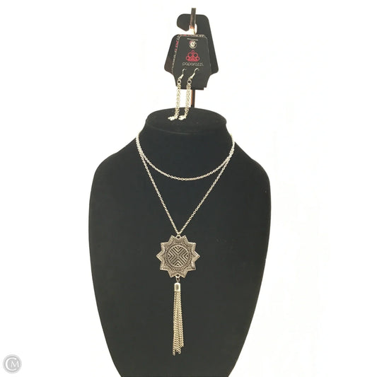 Necklace Set By Paparazzi, Size: 02 Piece Set