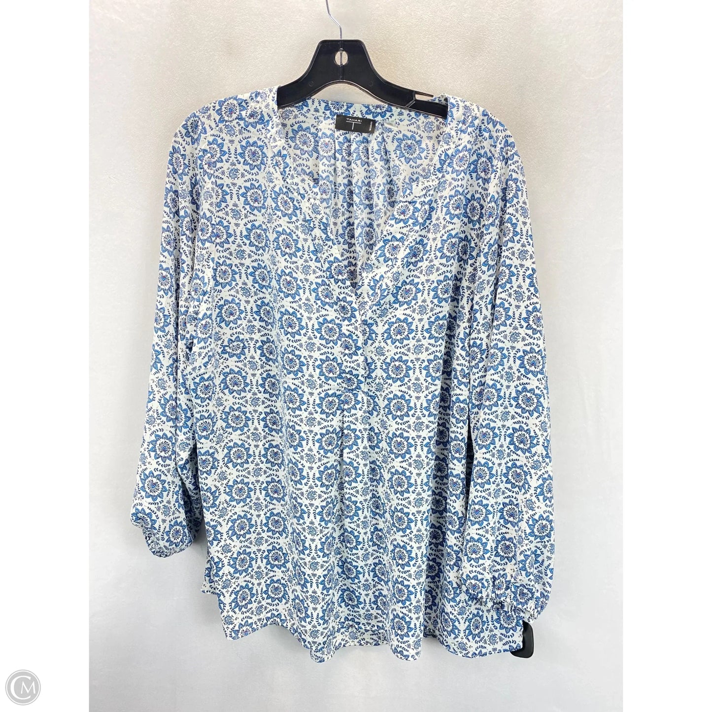 Top Long Sleeve By Tahari In Blue & White, Size: 1x