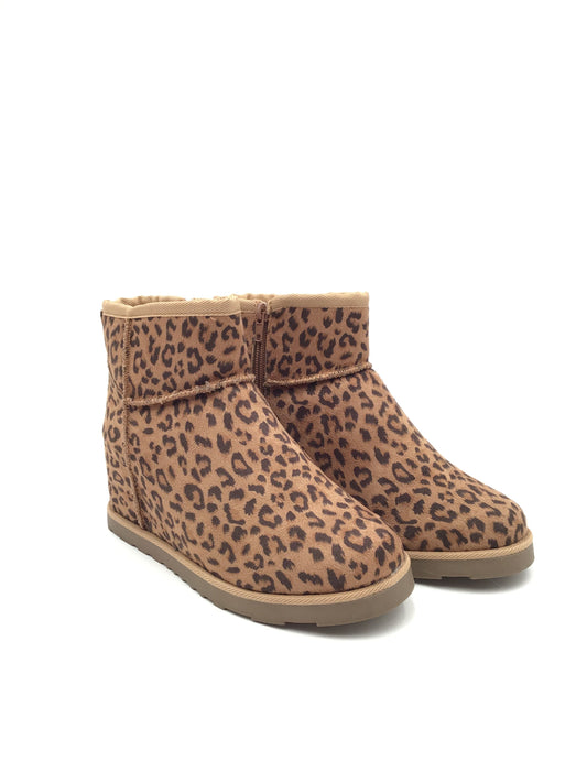 Boots Ankle Heels By Cushionaire In Animal Print, Size: 6.5