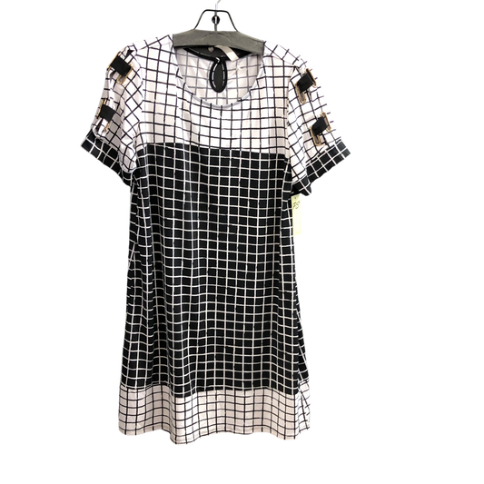 Dress Casual Short By Perseption Concept In Black & White, Size: M