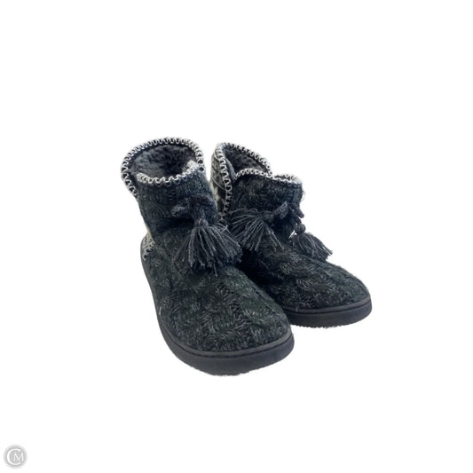 Boots Ankle Flats By Muk Luks In Grey, Size: 10