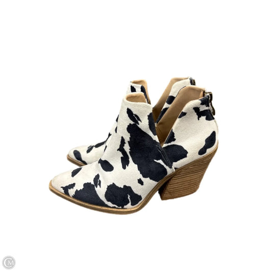 Boots Ankle Heels By Clothes Mentor In Animal Print, Size: 8