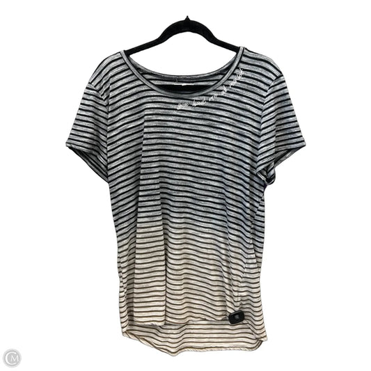 Top Short Sleeve By Maurices In Grey, Size: Xl