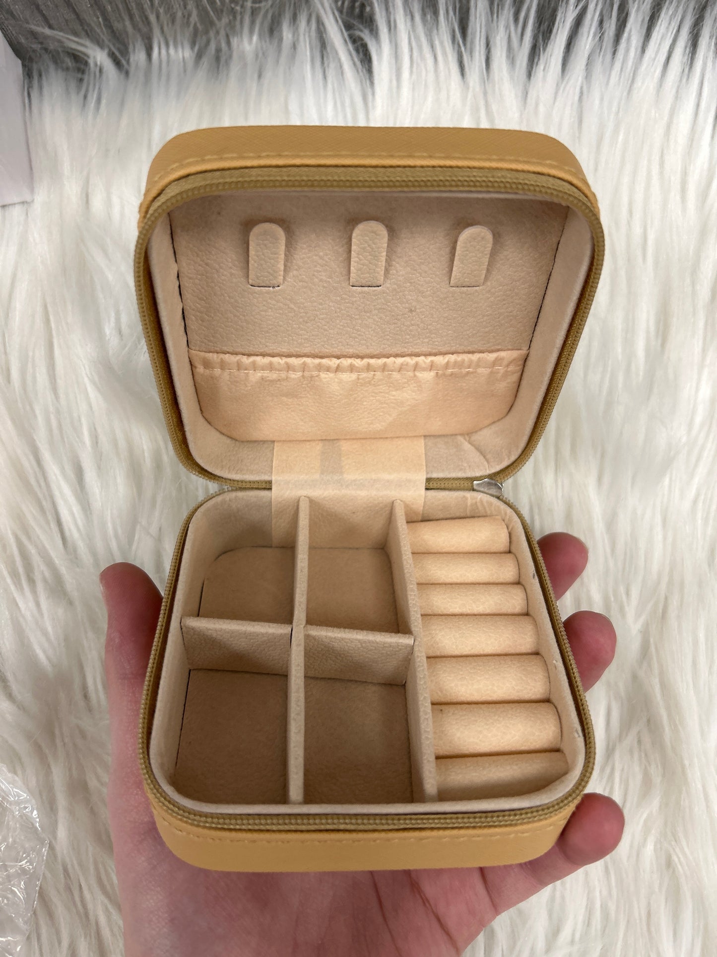 Jewelry Case By Avon, Size: Small