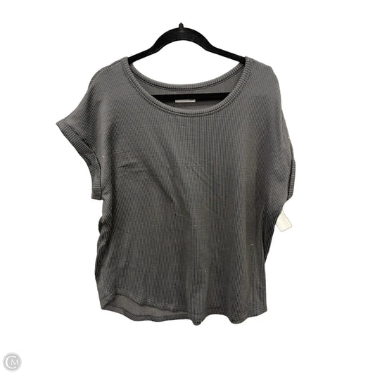 Top Short Sleeve By Maurices In Grey, Size: L