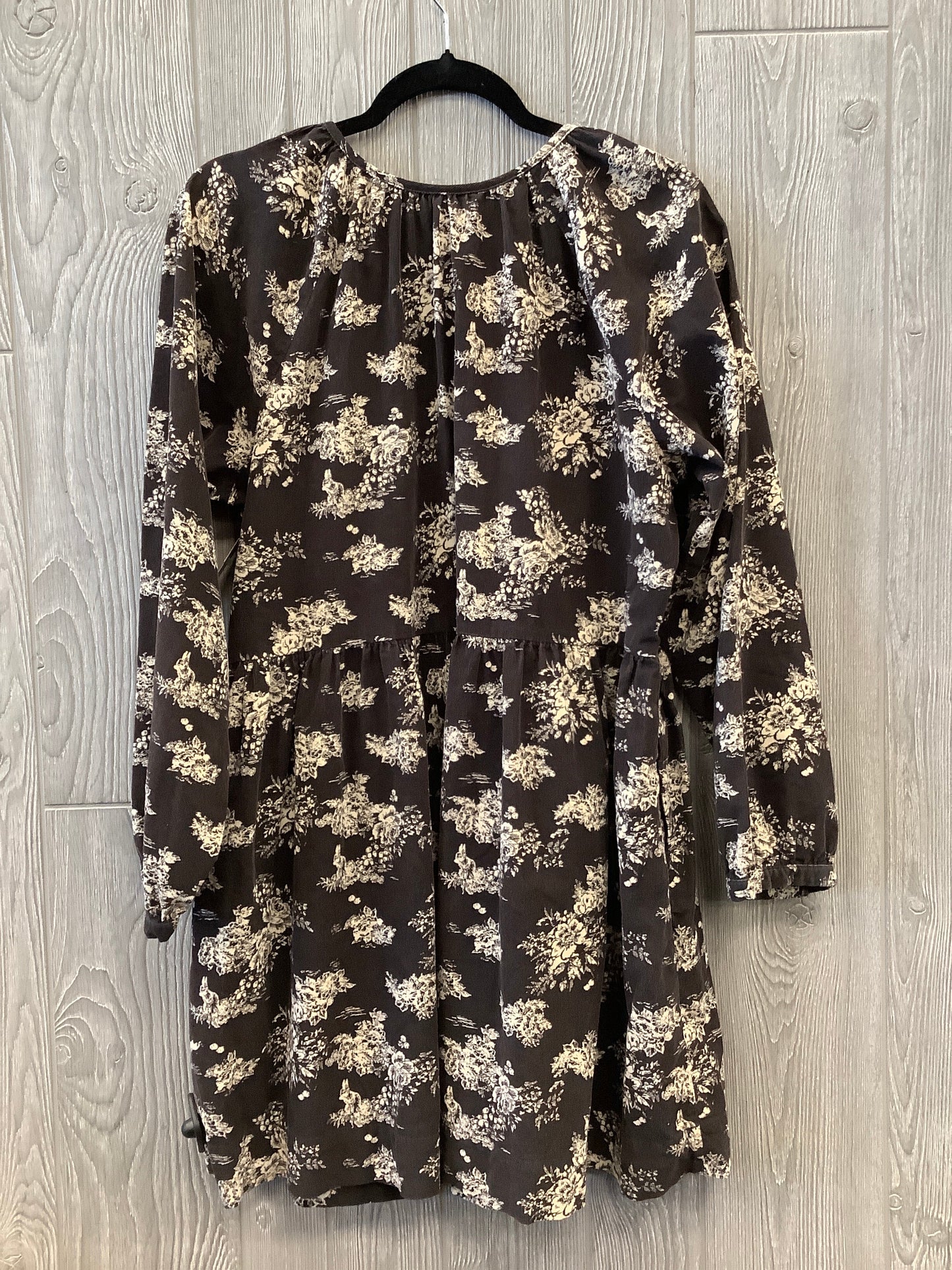 Dress Casual Short By Universal Thread In Floral Print, Size: L