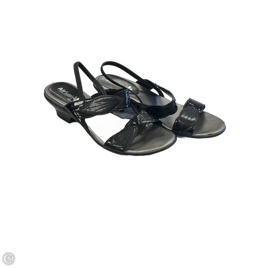 Sandals Flats By Clothes Mentor In Black & Silver, Size: 7