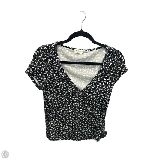 Top Short Sleeve By Clothes Mentor In Black & White, Size: M