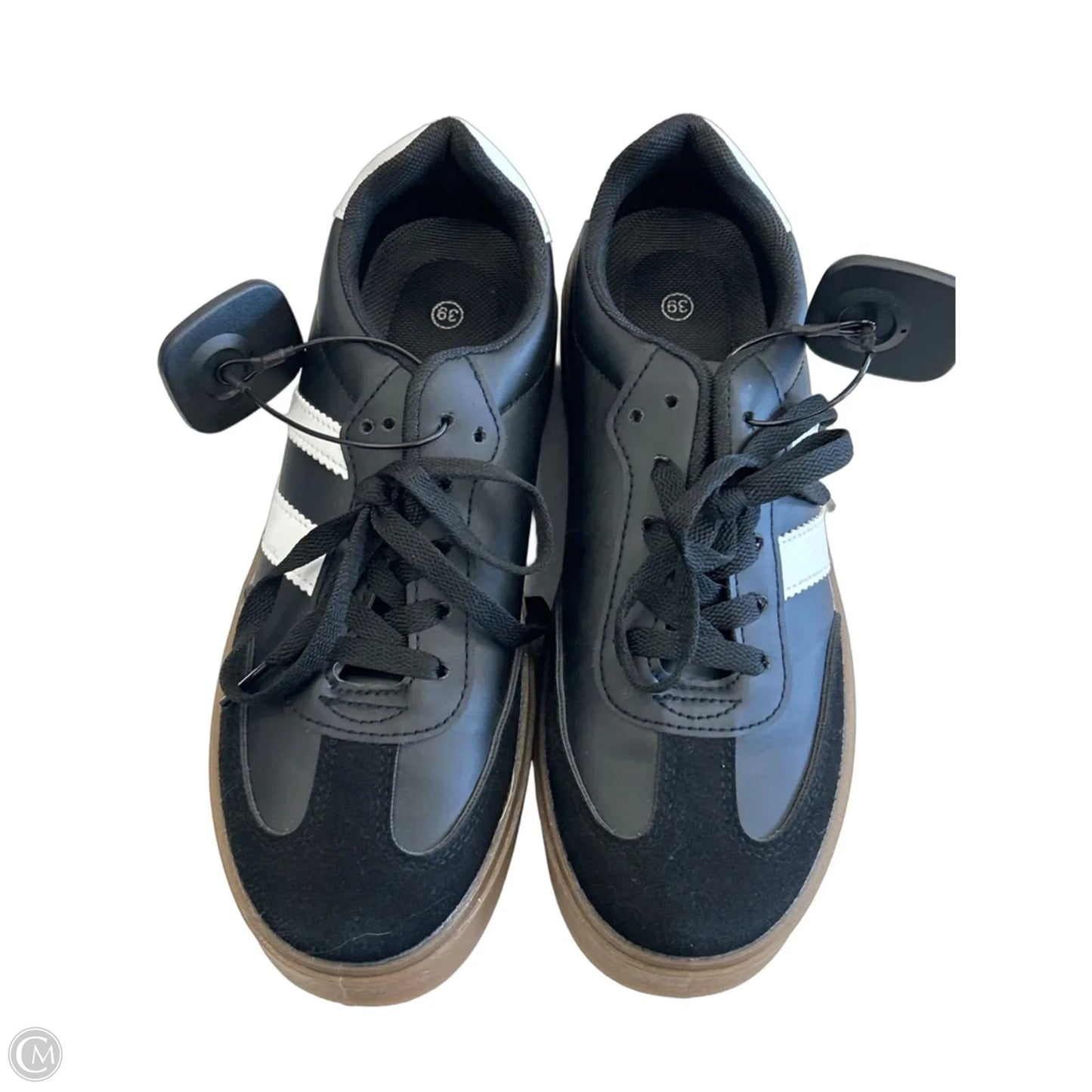 Shoes Sneakers By Clothes Mentor In Black, Size: 8.5