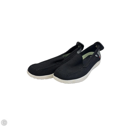 Shoes Flats By Minnetonka In Black, Size: 8.5