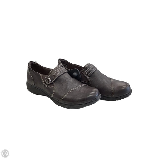 Shoes Flats By Clarks In Brown, Size: 9.5