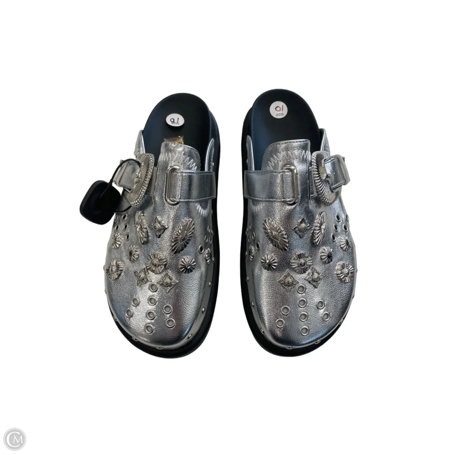 Shoes Flats By Clothes Mentor In Silver, Size: 10