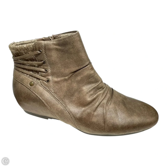 Boots Ankle Flats By Bare Traps In Tan, Size: 10