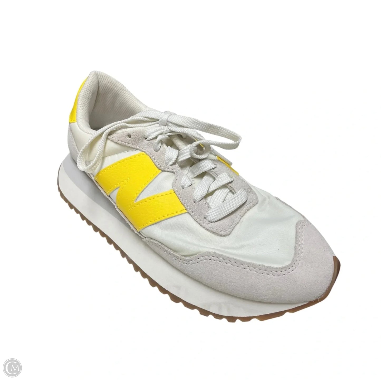 Shoes Athletic By New Balance In White & Yellow, Size: 8.5