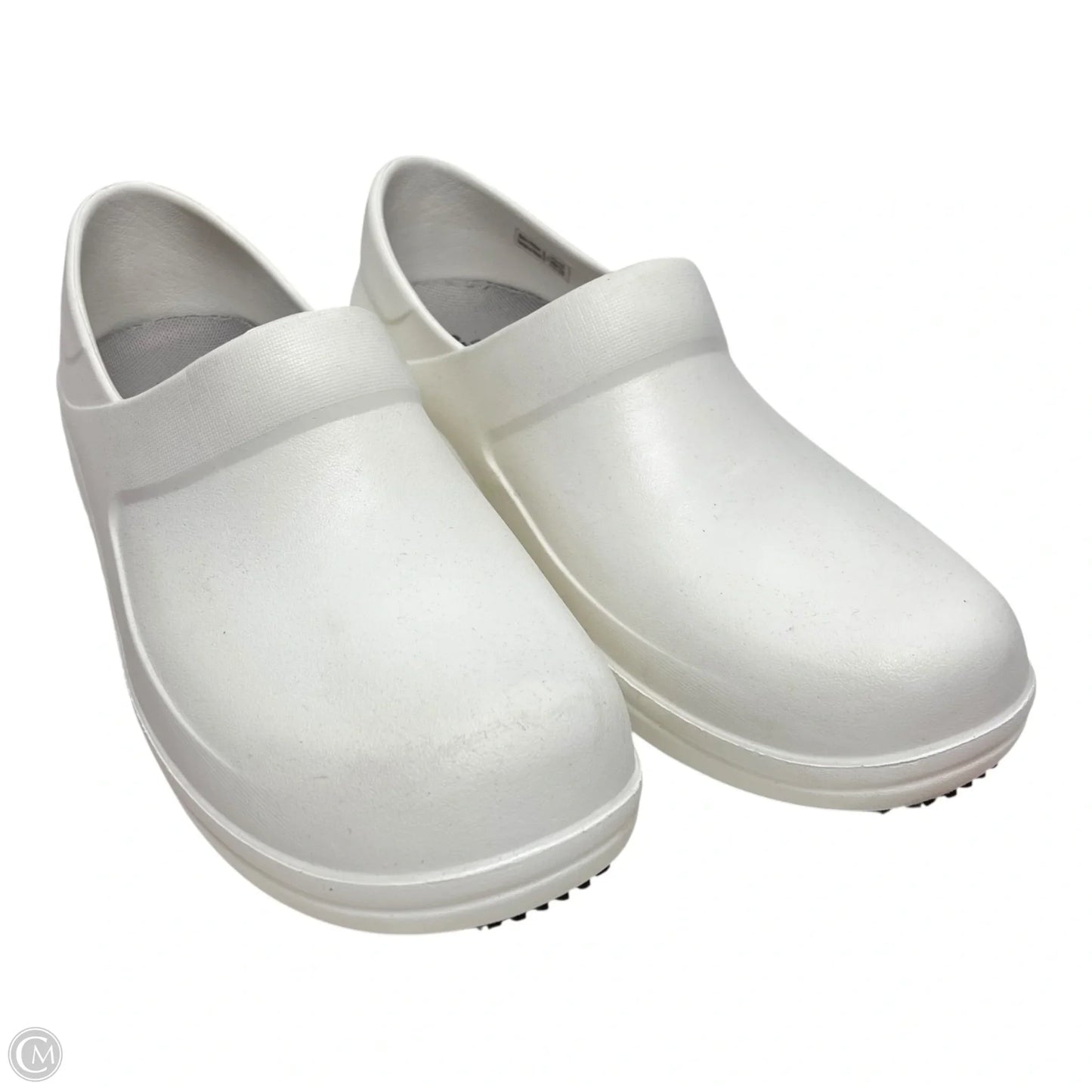 Shoes Flats By Crocs In White, Size: 8