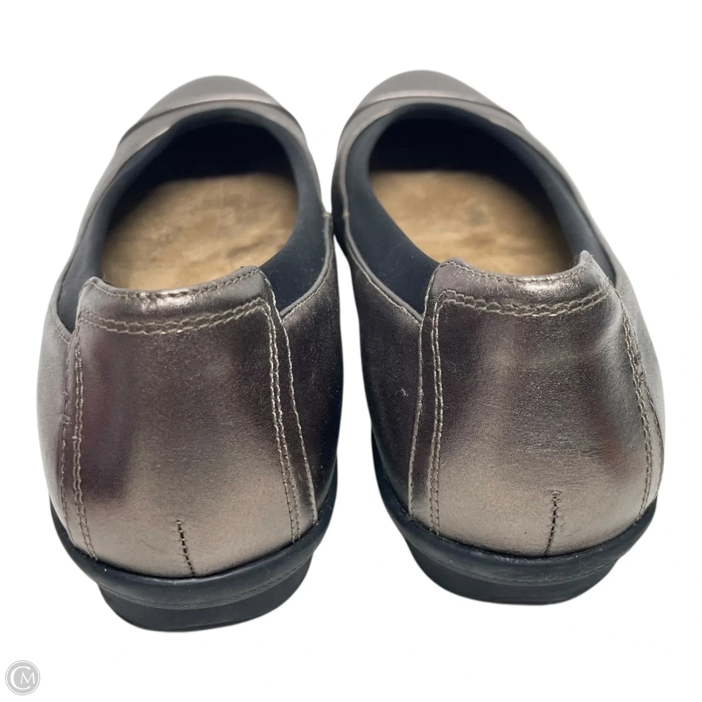Shoes Flats By Clarks In Silver, Size: 8