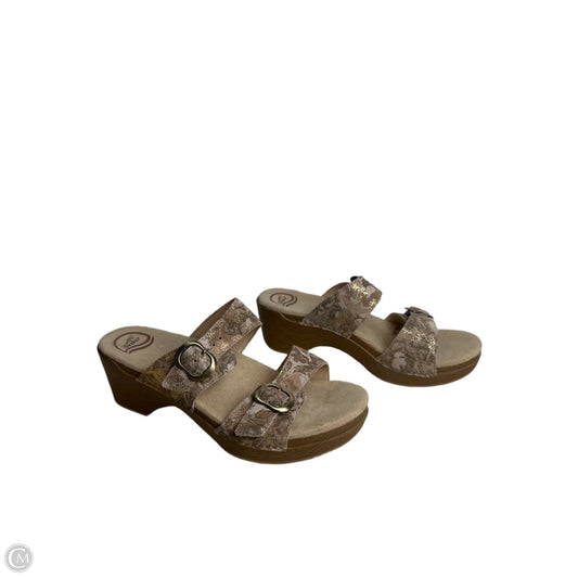Sandals Heels Wedge By Dansko In Tan, Size: 10