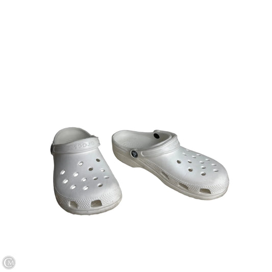 Shoes Flats By Crocs In White, Size: 10