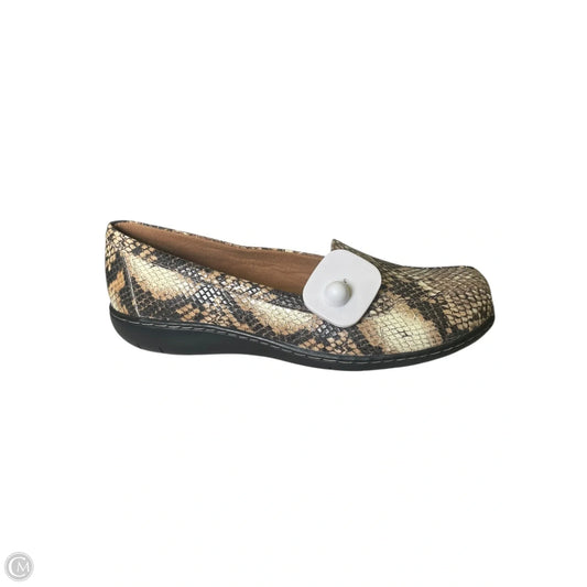 Shoes Flats By Clarks In Snakeskin Print, Size: 8