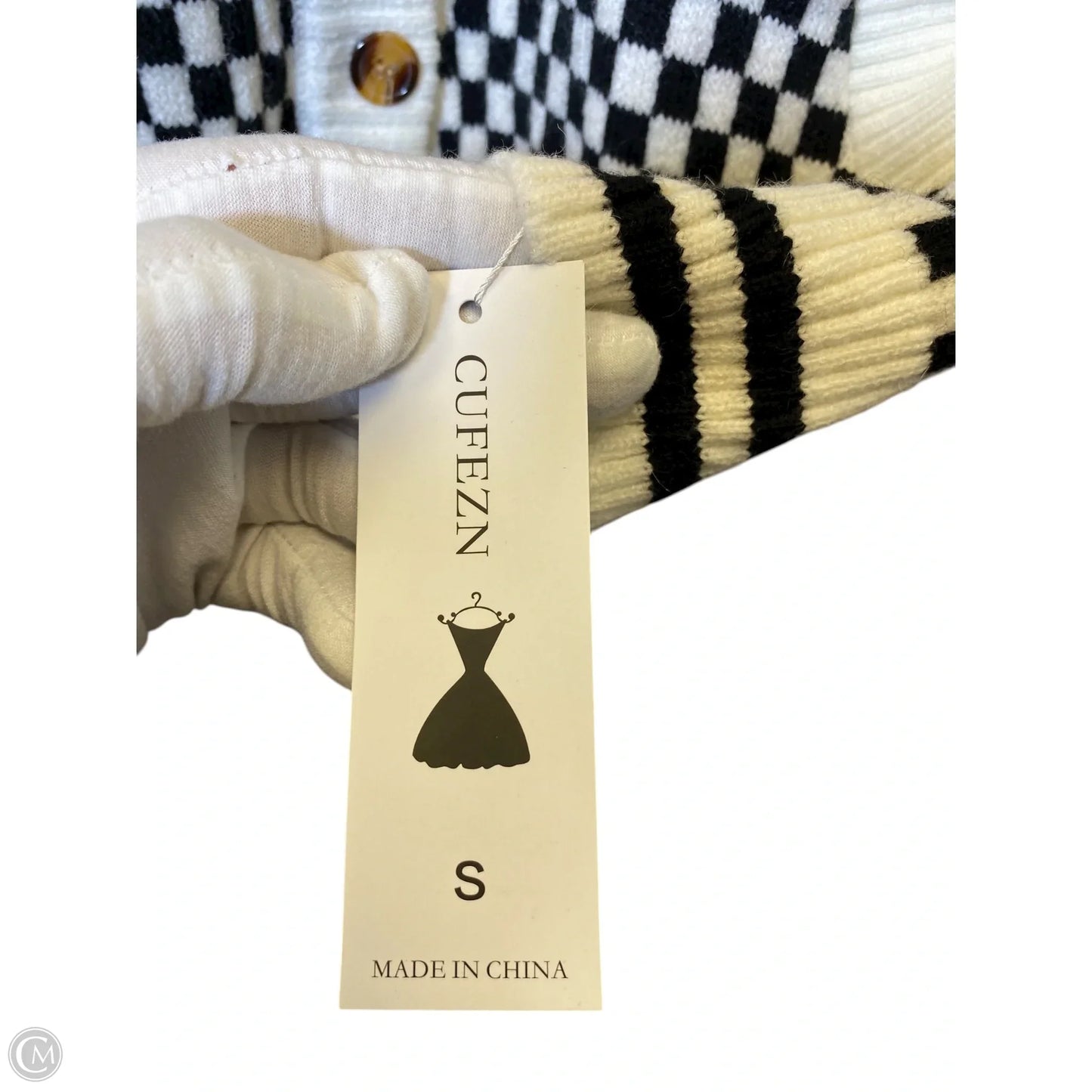 Sweater By Clothes Mentor In Checkered Pattern, Size: S