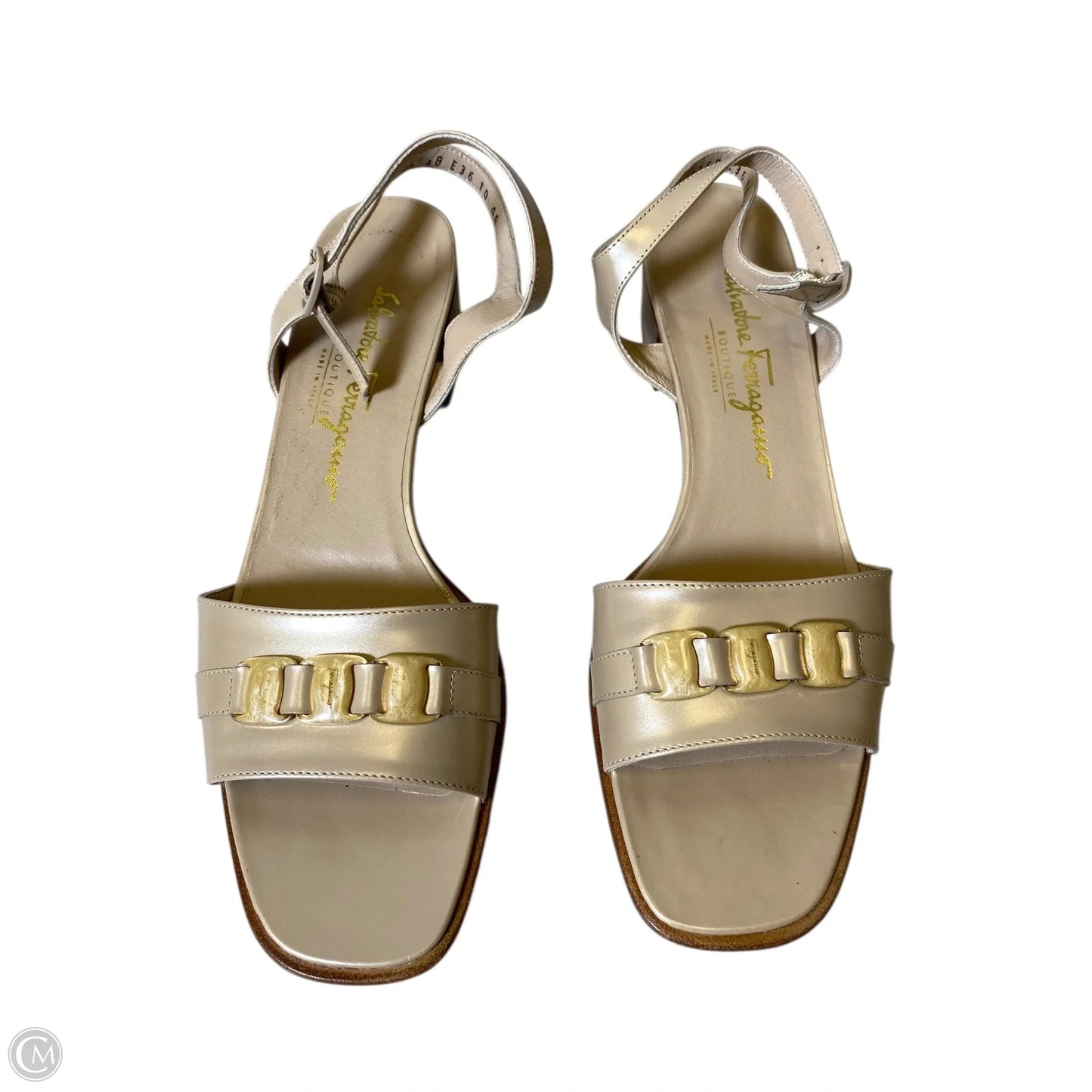 Shoes Luxury Designer By Ferragamo In Gold, Size: 10