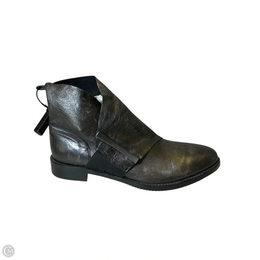 Boots Ankle Flats By Johnston & Murphy In Silver, Size: 7