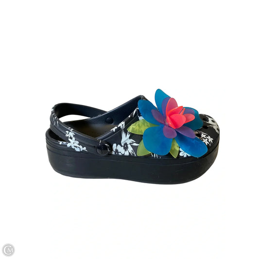 Sandals Heels Platform By Crocs In Multi-colored, Size: 7