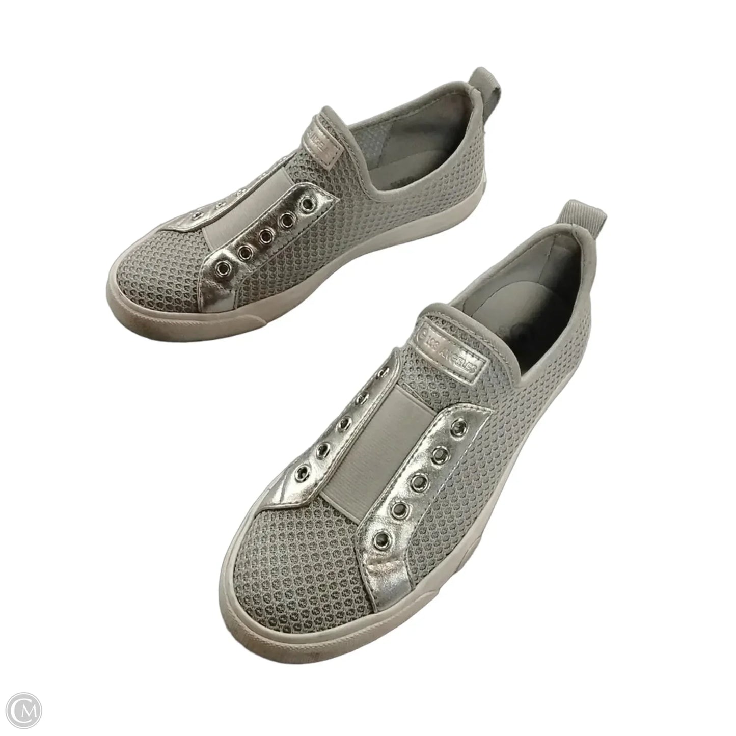 Shoes Sneakers By Guess In Silver, Size: 6.5
