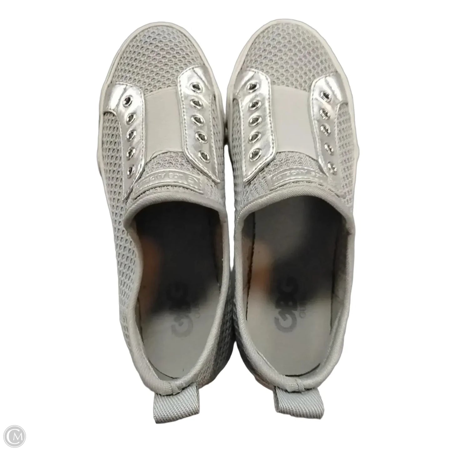 Shoes Sneakers By Guess In Silver, Size: 6.5