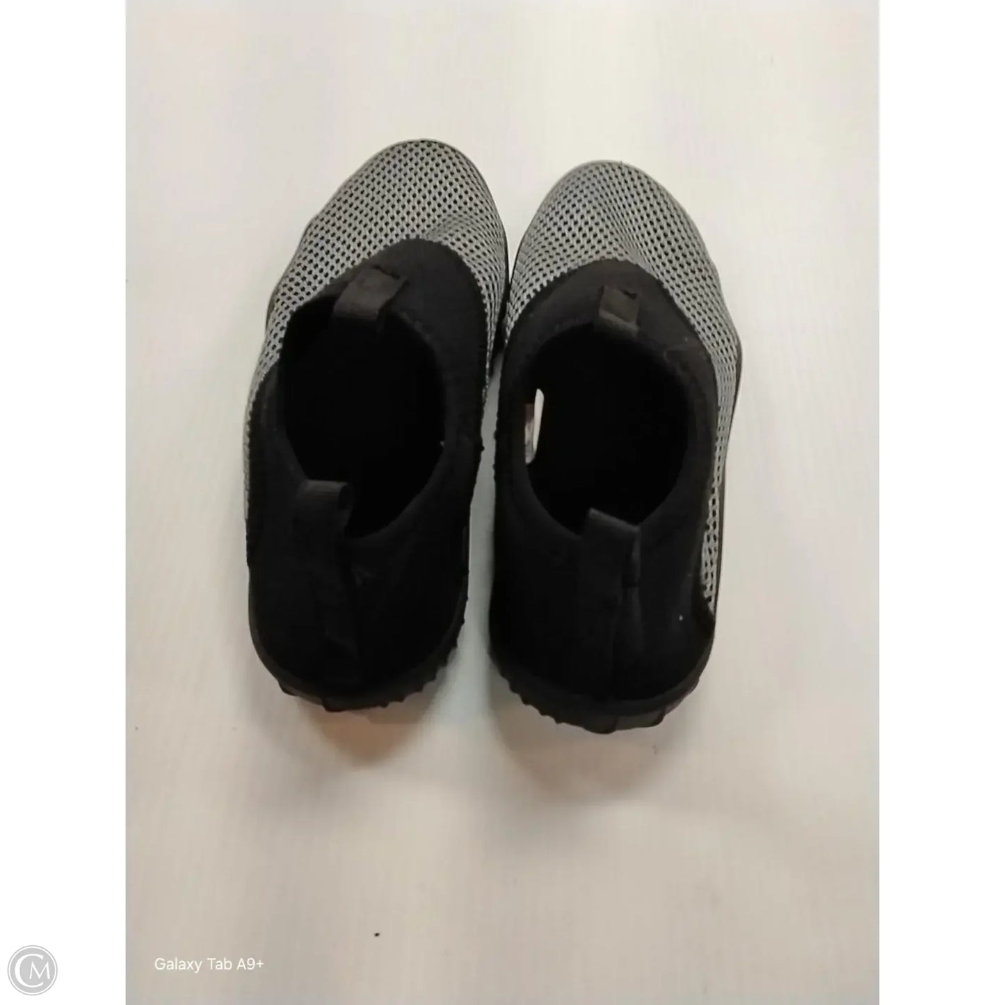 Shoes Athletic By Clothes Mentor In Black, Size: 5