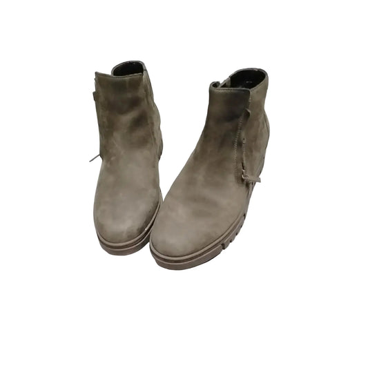 Boots Ankle Flats By Vionic In Green, Size: 8