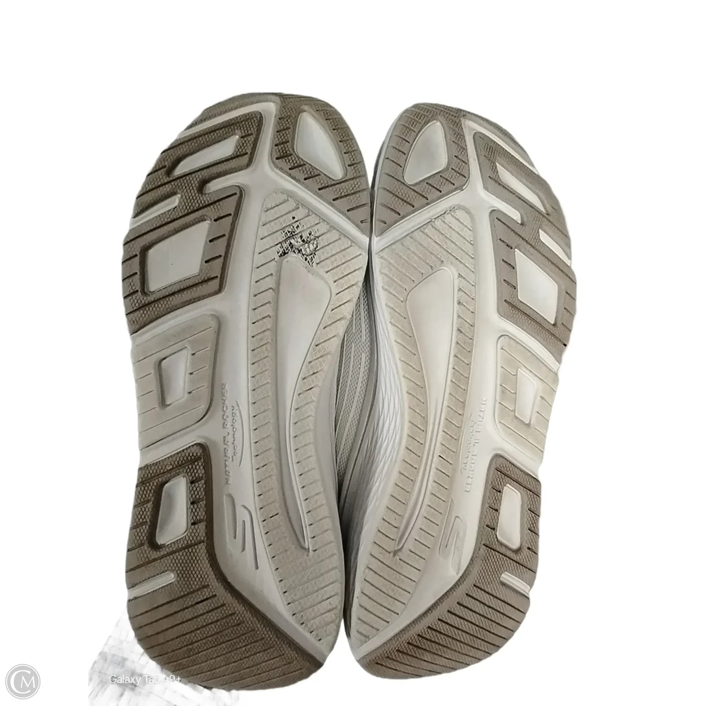 Shoes Sneakers By Skechers In White, Size: 9