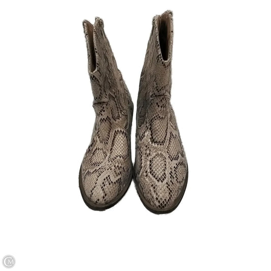 Boots Ankle Flats By Sugar In Animal Print, Size: 9.5