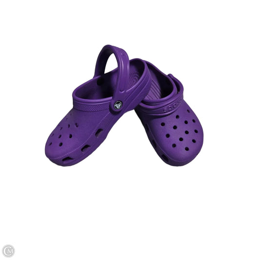 Shoes Flats By Crocs In Purple, Size: 6