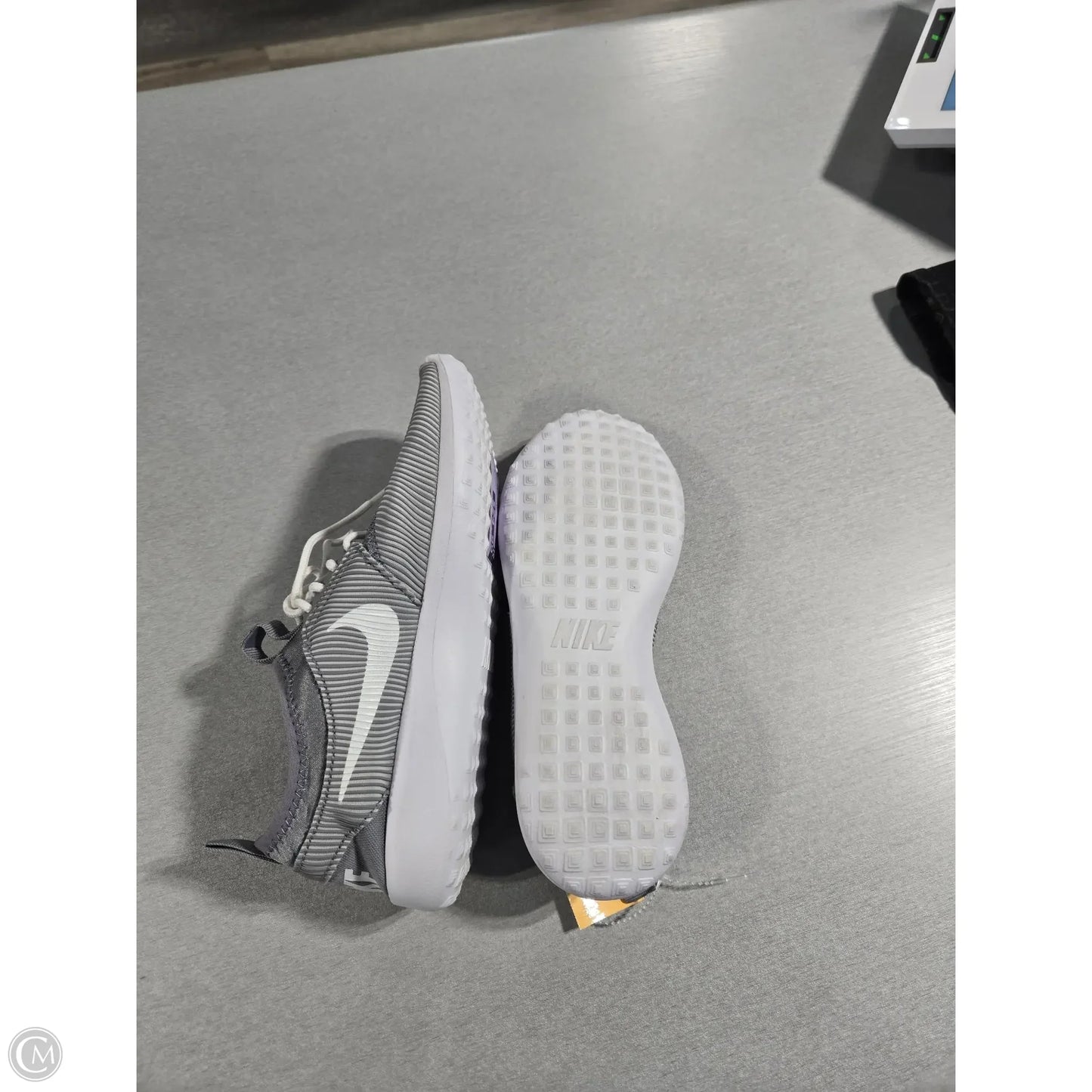 Shoes Athletic By Nike In Grey, Size: 7