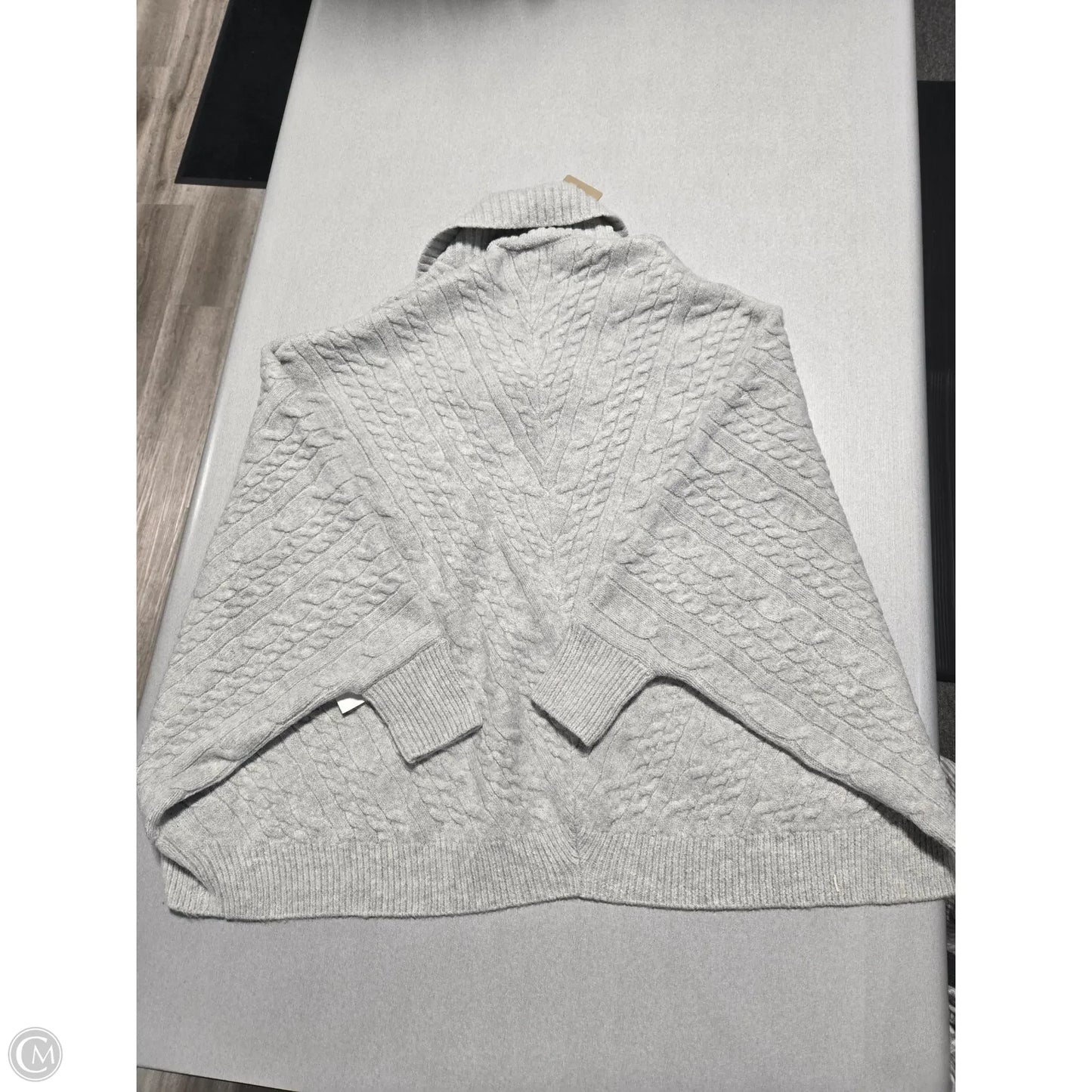 Shawl By Cmc In Grey, Size: Osfm