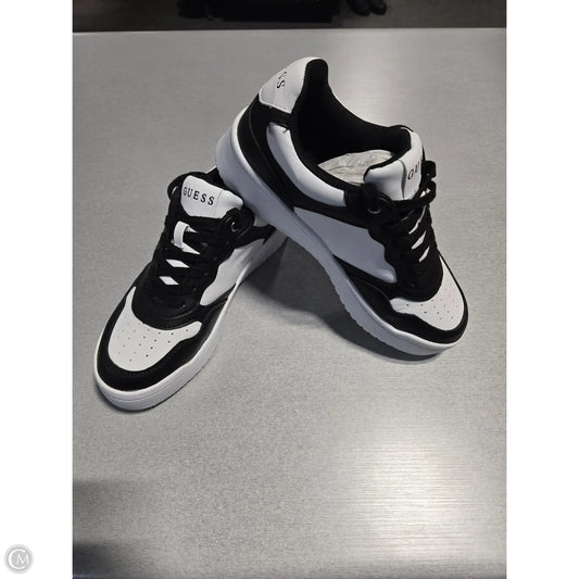 Shoes Sneakers By Guess In Black & White, Size: 9