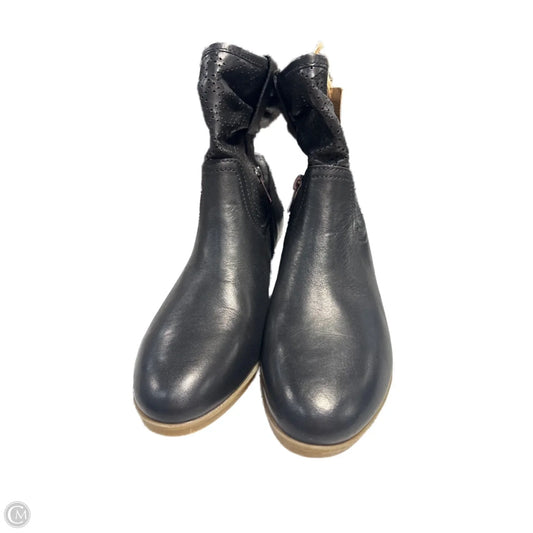 Boots Ankle Flats By Pikolinos In Black, Size: 8