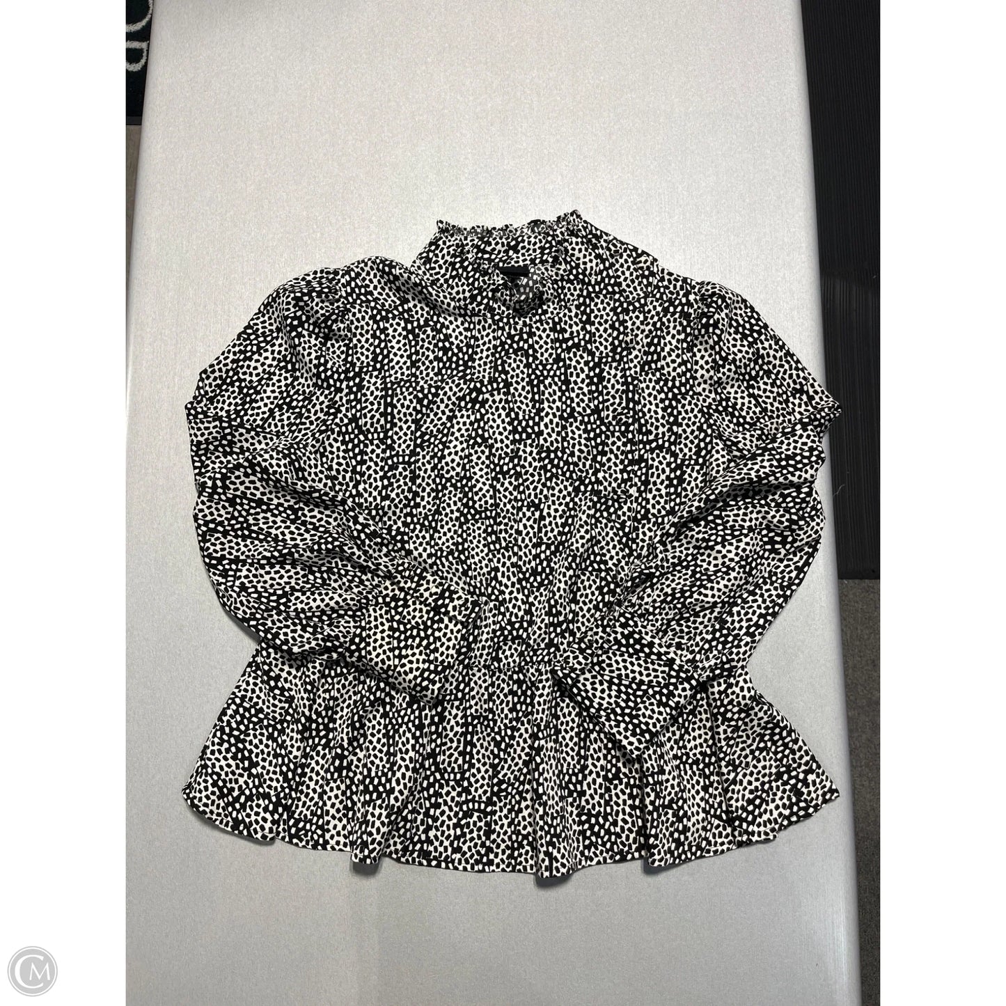 Top Long Sleeve By Who What Wear In Black & White, Size: Xl