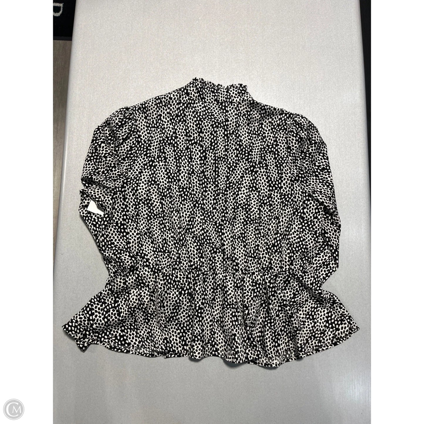 Top Long Sleeve By Who What Wear In Black & White, Size: Xl