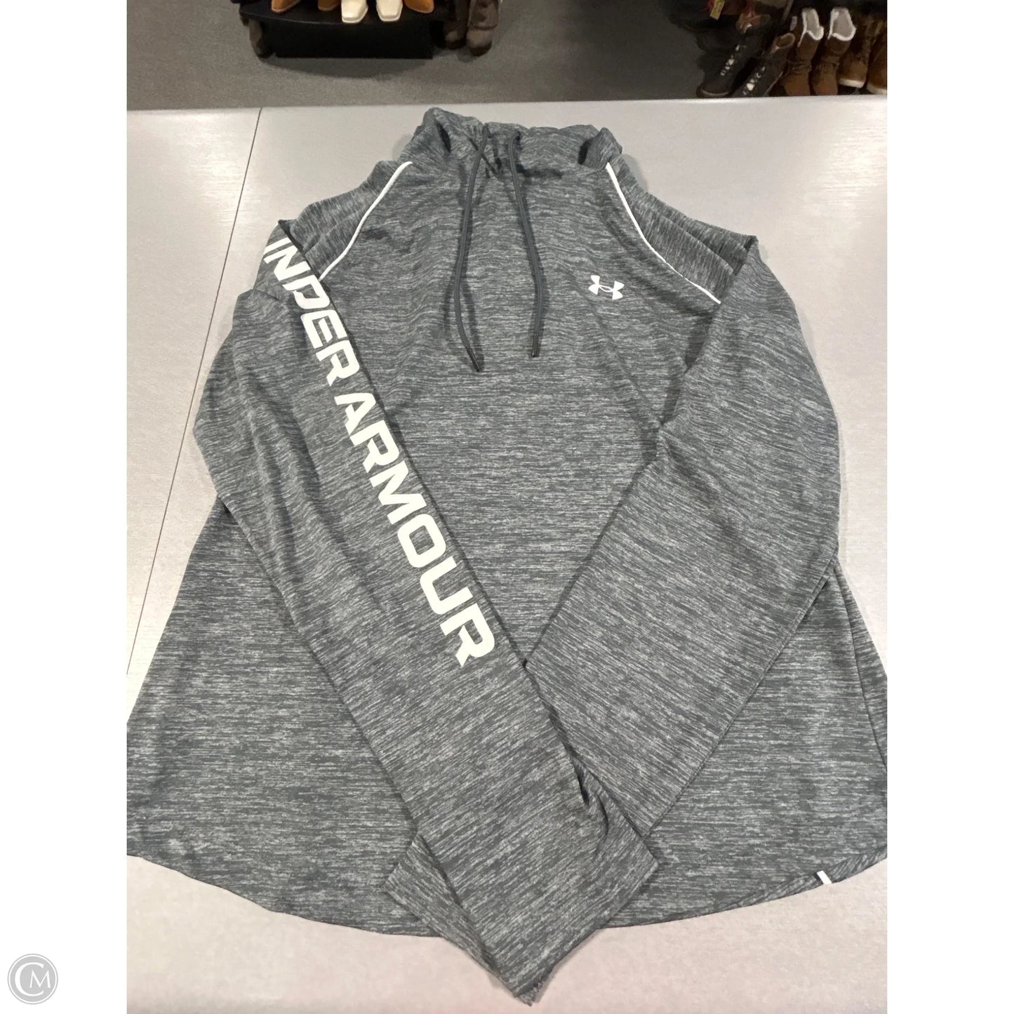 Athletic Top Long Sleeve Collar By Under Armour In Grey, Size: L