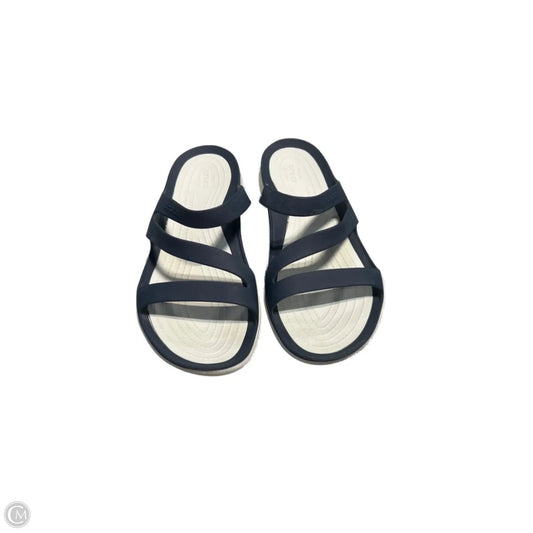 Sandals Flats By Crocs In Navy, Size: 10