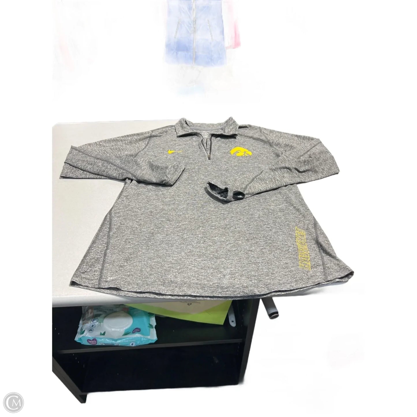 Athletic Top Long Sleeve Collar By Nike In Grey, Size: Xxl