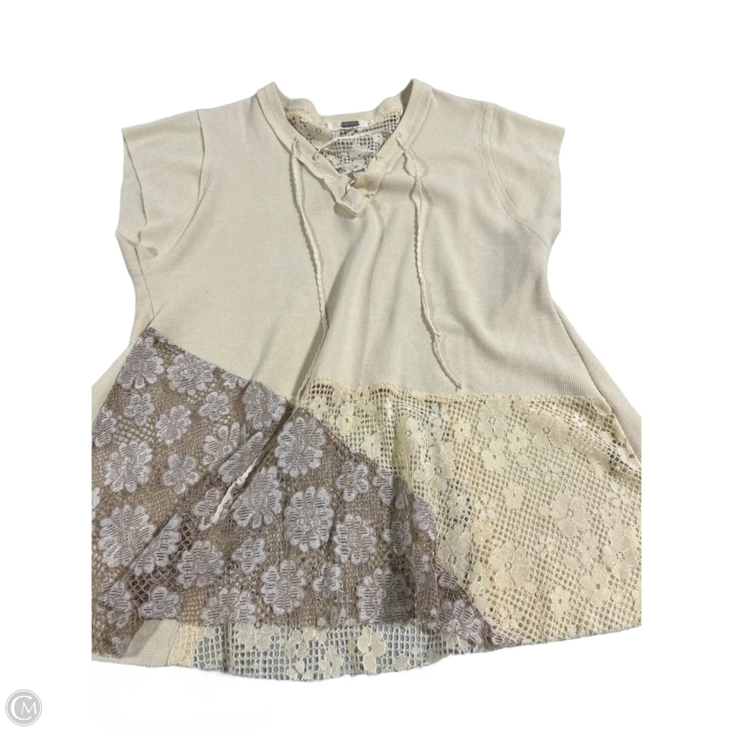 Top Short Sleeve By Gimmicks In Cream, Size: M