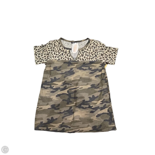 Top Short Sleeve By Heimish Usa In Camouflage Print, Size: S