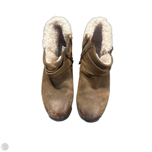 Boots Designer By Ugg In Brown, Size: 8