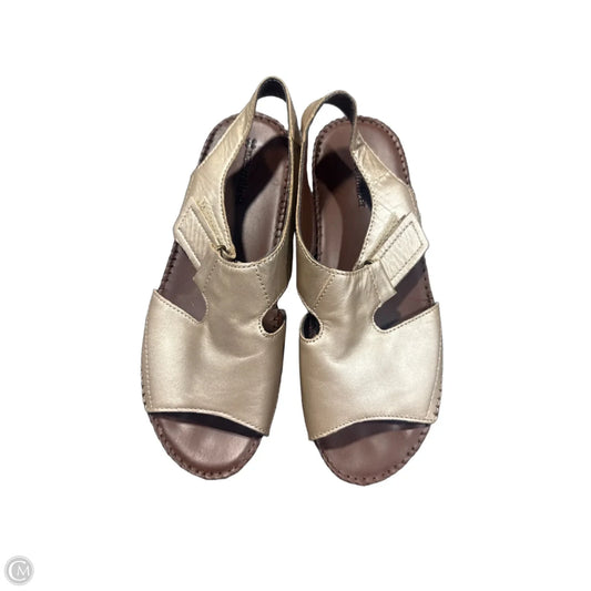 Sandals Flats By Naturalizer In Gold, Size: 6.5