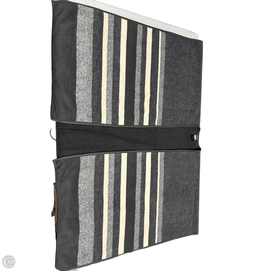 Poncho By Cmc In Black & Grey, Size: M