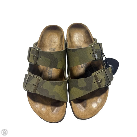 Sandals Flats By Birkenstock In Camouflage Print, Size: 7