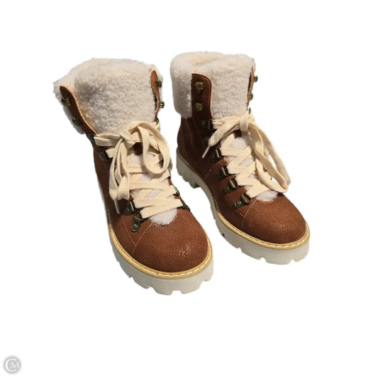 Boots Ankle Flats By Cmb In Brown, Size: 6